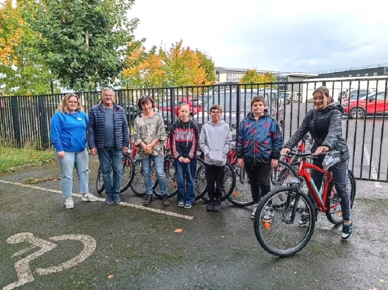 Intersport de L’Aigle remet vingt VTT à des collégiens de l’Eure