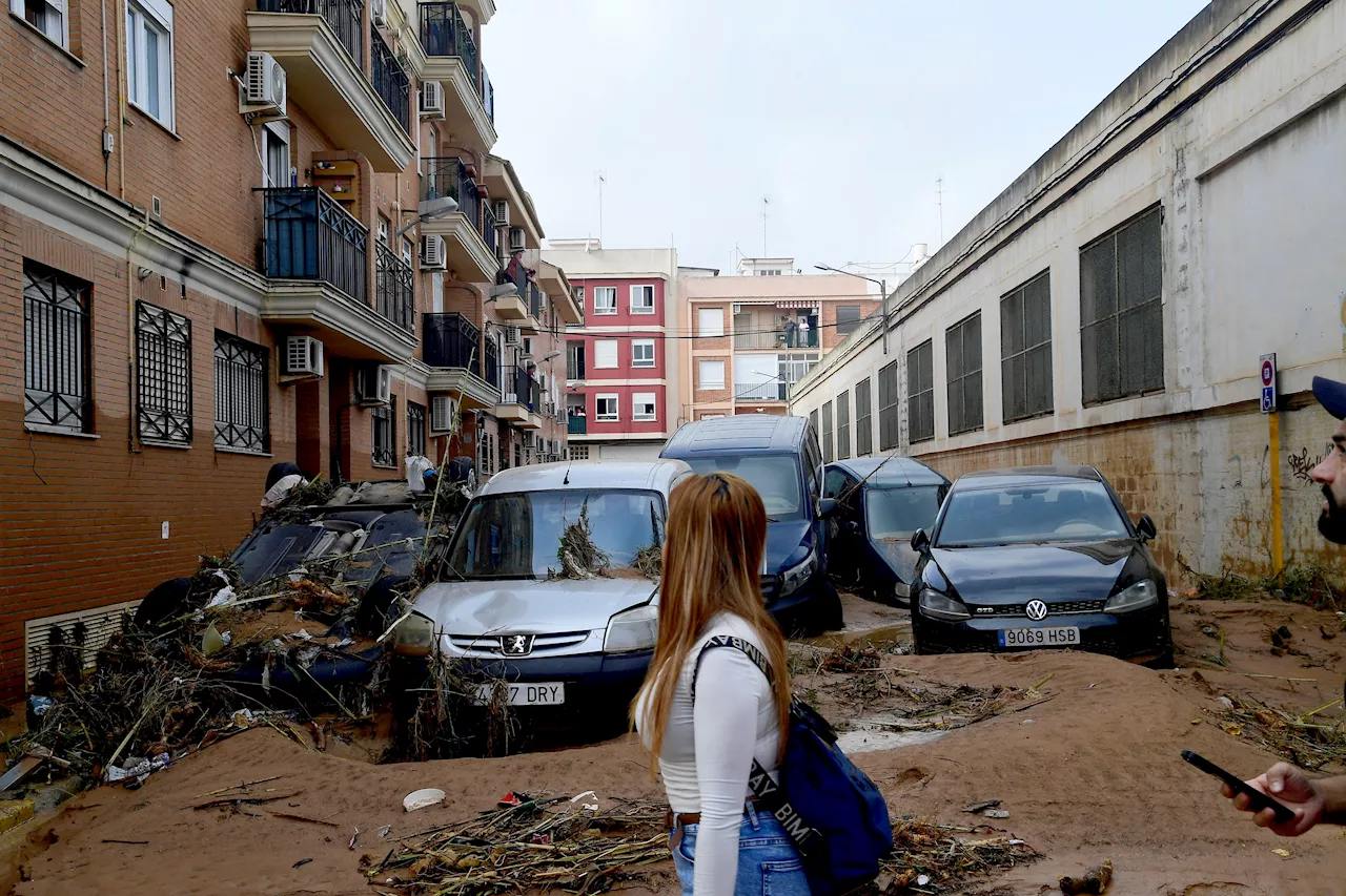 Alluvione Spagna, a Valencia si cercano i dispersi nel fango: almeno 95 i morti, news oggi