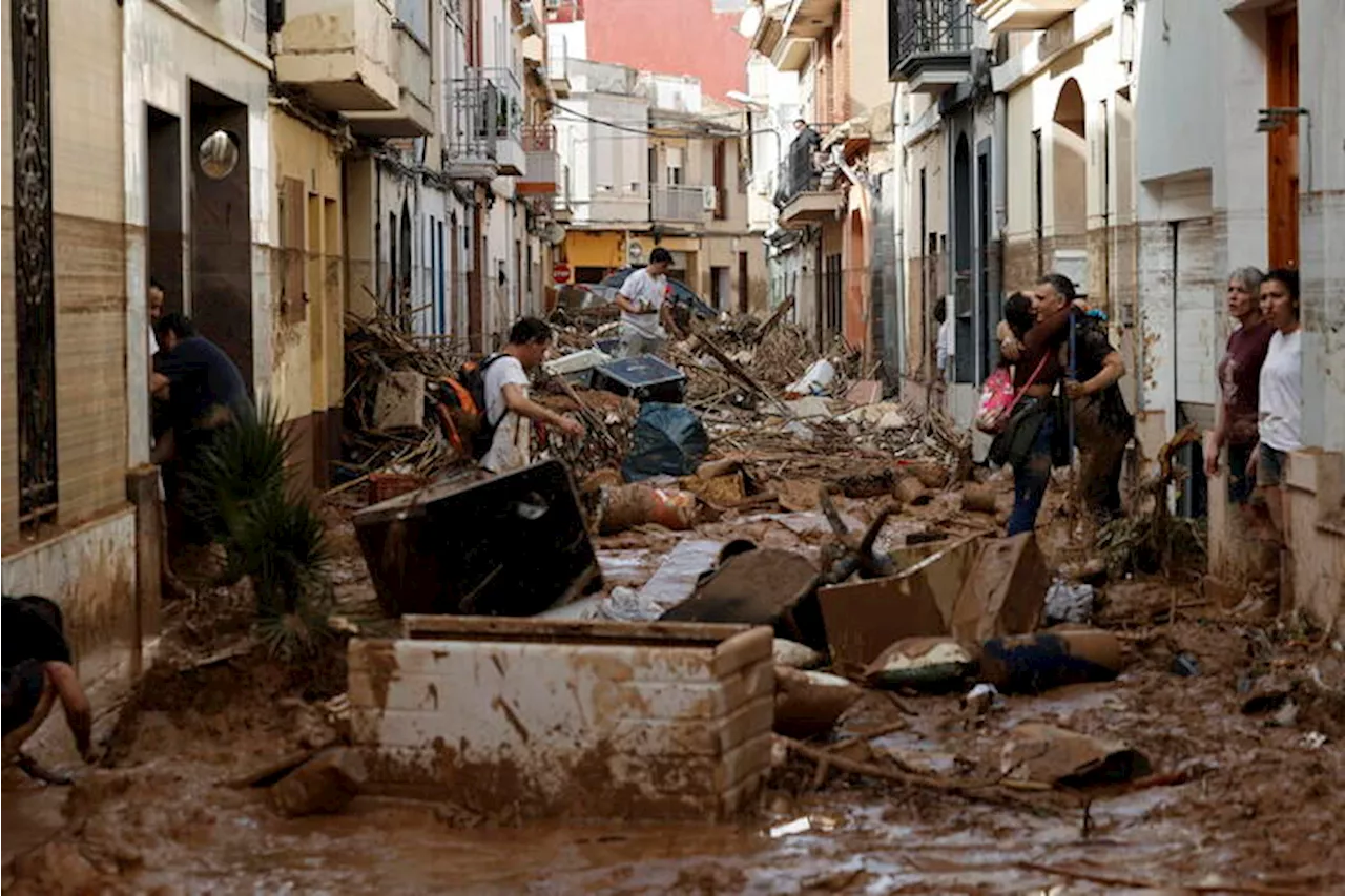 In Spagna già 158 le vittime, si scava ancora nel fango. 'Decine di dispersi'