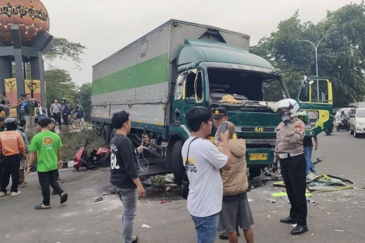 Kecelakaan truk di Tangerang, Polisi: sementara ada tiga korban