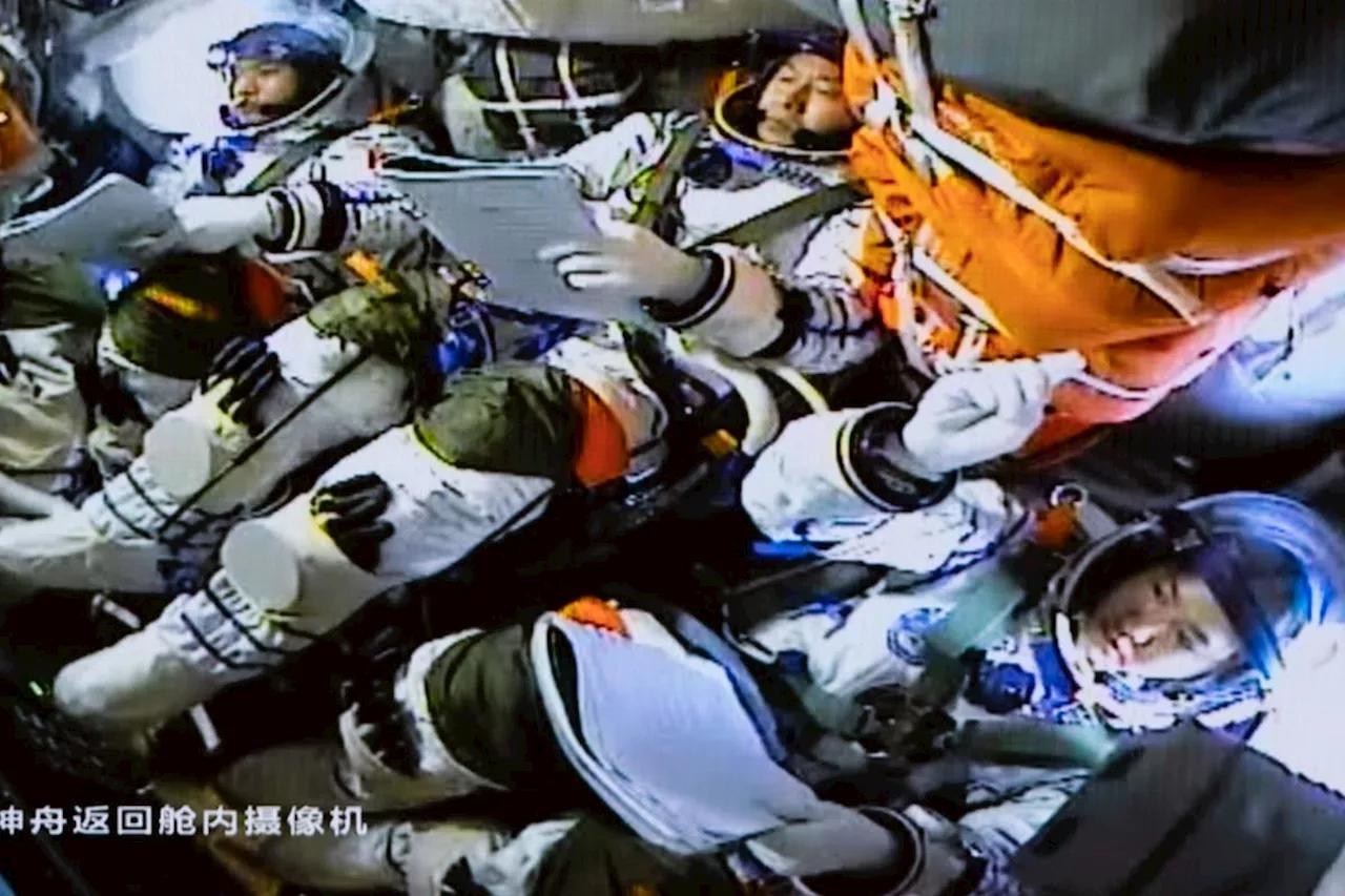 Tiga astronaut Shenzhou-19 masuki stasiun luar angkasa