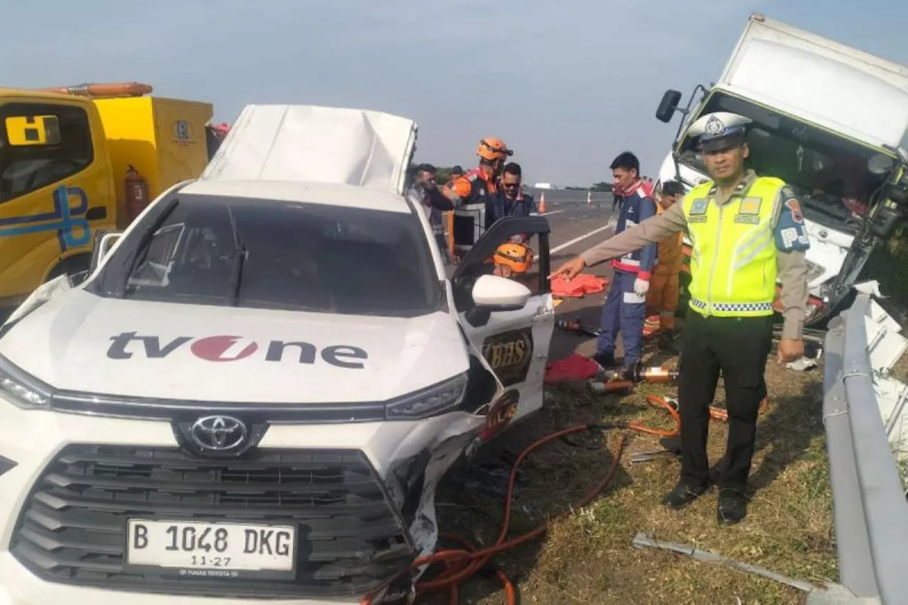 Tiga orang kru tvOne meninggal dalam kecelakaan di Tol Batang-Pemalang