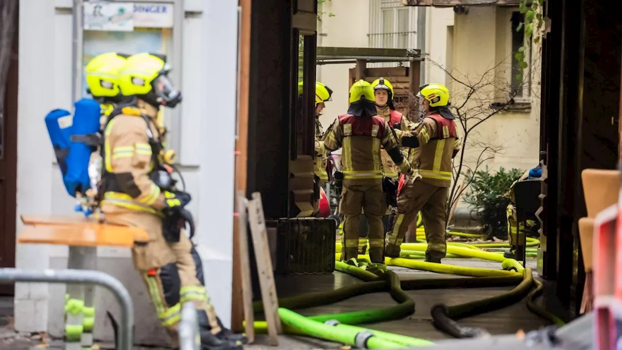 Berlin: Großeinsatz der Feuerwehr bei Hausbrand in Berlin