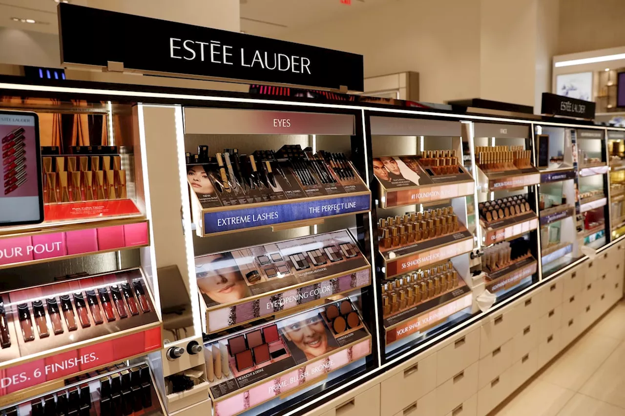 Estée Lauder sufre su mayor caída en Bolsa, un 23%, tras anular sus previsiones de beneficios