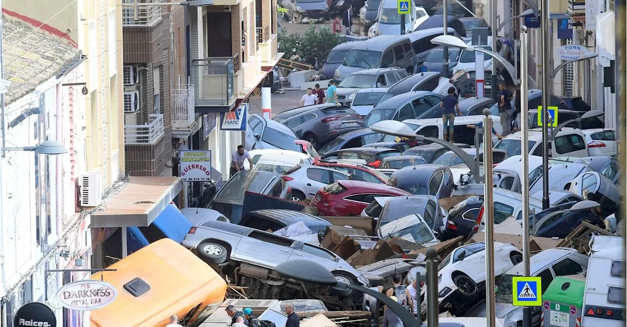 Autostapel und Schlamm: Die zerstörende Kraft der Flut von Spanien in Bildern