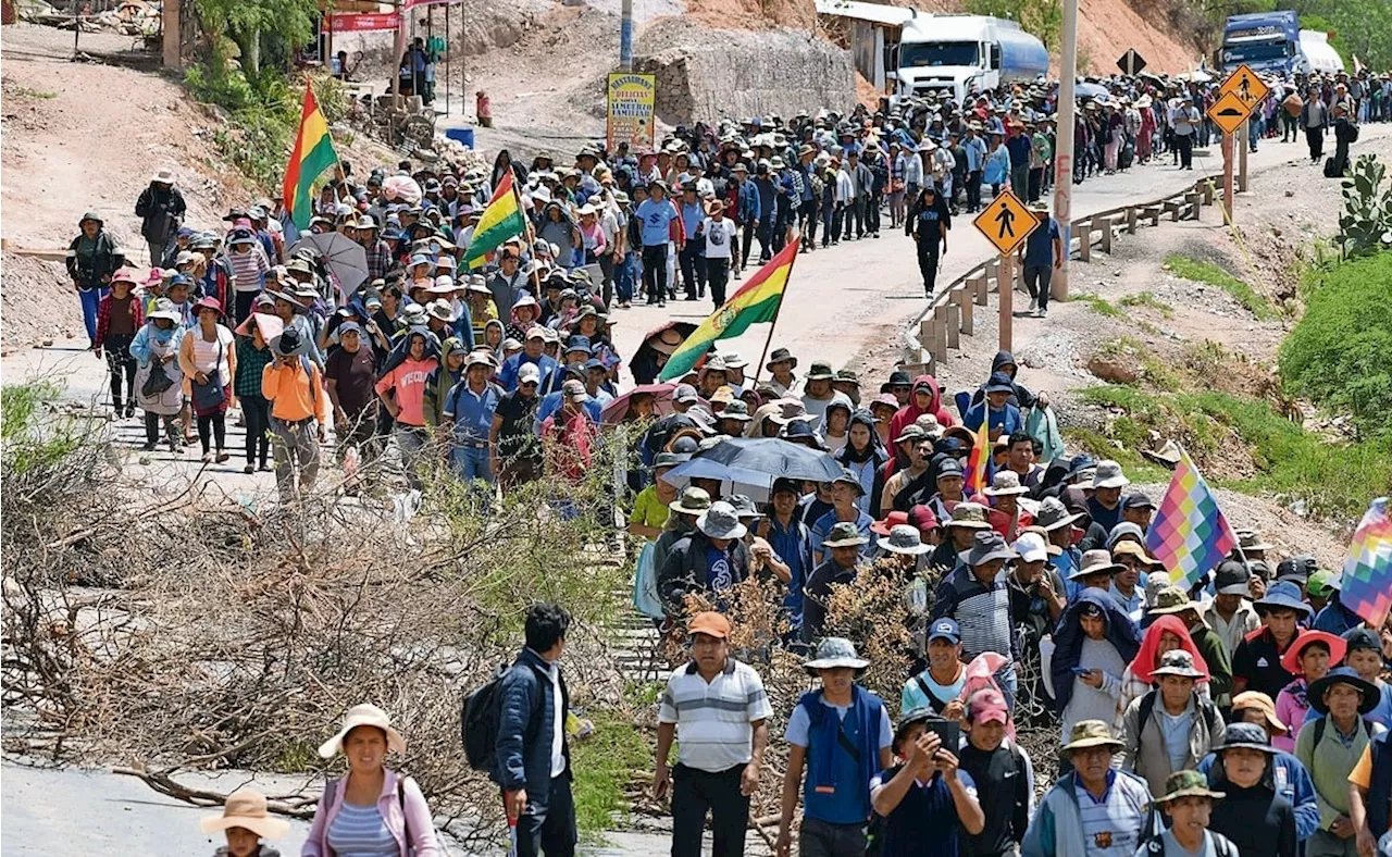 Tensión en Bolivia aumenta; Luis Arce exige a aliados de Evo Morales levantar bloqueos