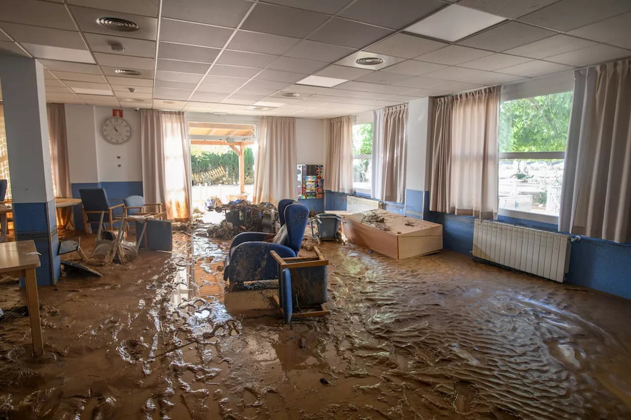 Los familiares de los ancianos salvados en la residencia de Paiporta: “Los trabajadores los subieron a cuestas por la escalera. Hicieron lo imposible”