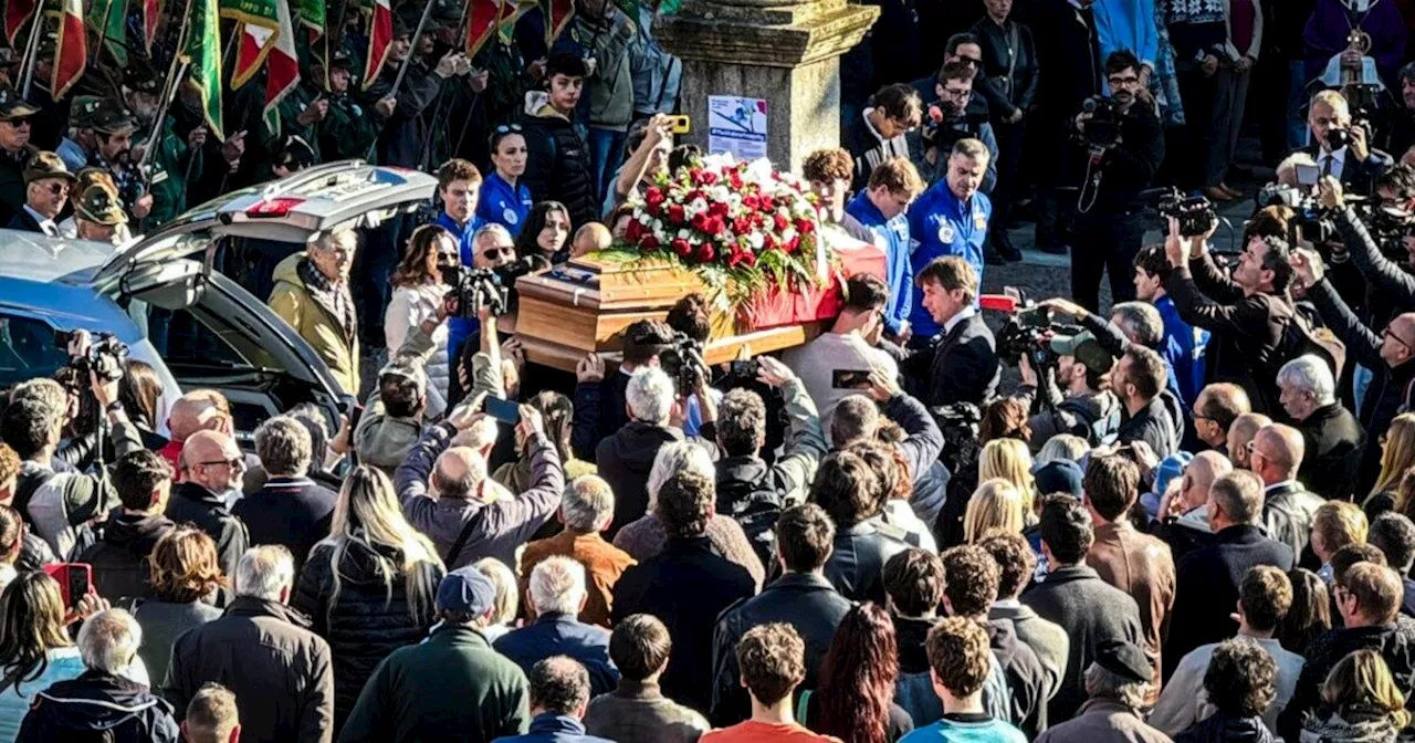 Funerali di Matilde Lorenzi, folla a Giaveno per l’ultimo saluto alla sciatrice morta a 19 anni