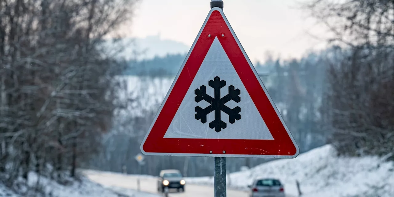 Schild mit Schneeflocke – ADAC erklärt, was dieses Verkehrsschild bedeutet