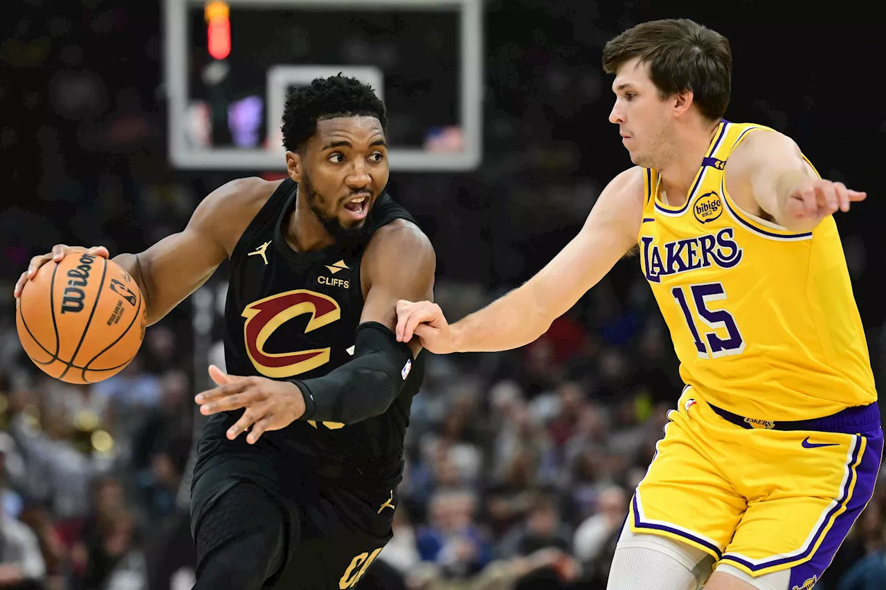 NBA: Cavs crush Lakers to improve to 5-0