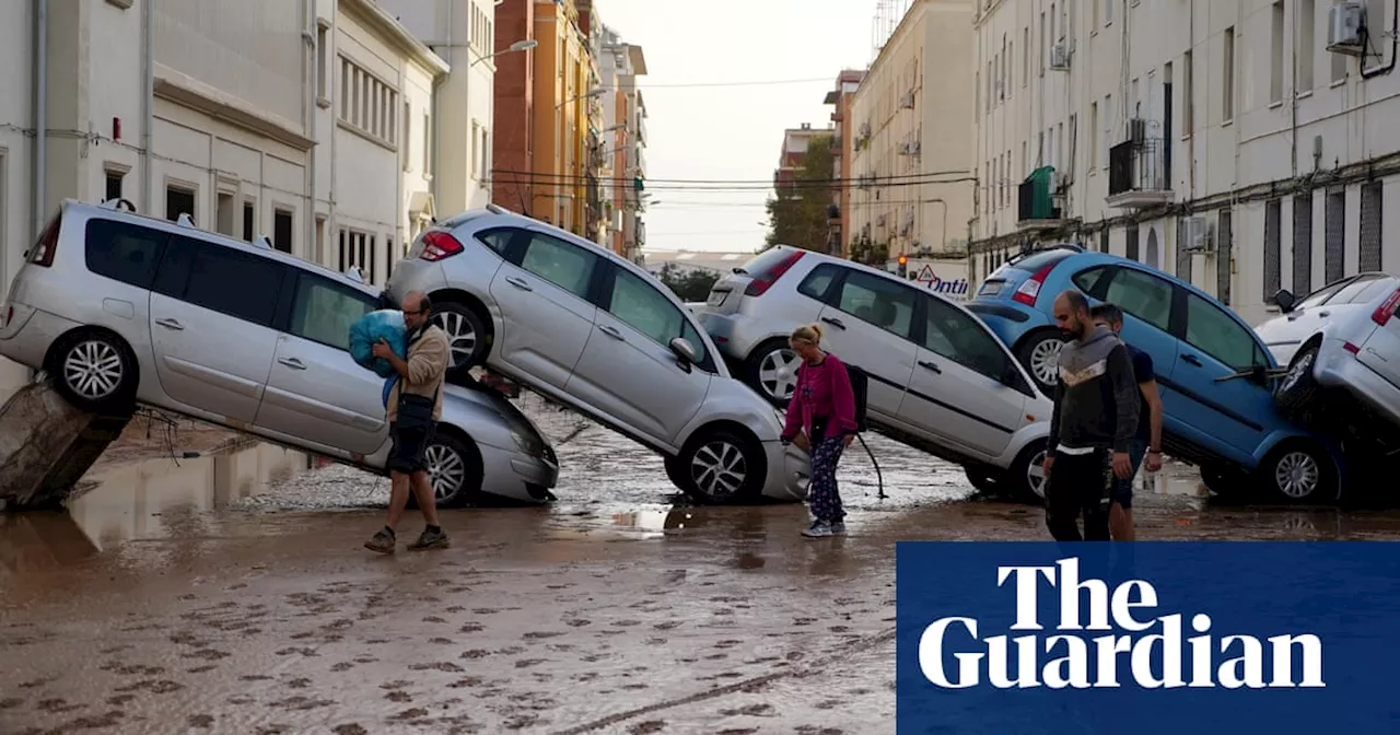 Spain flood death toll expected to rise as weather warning systems criticised