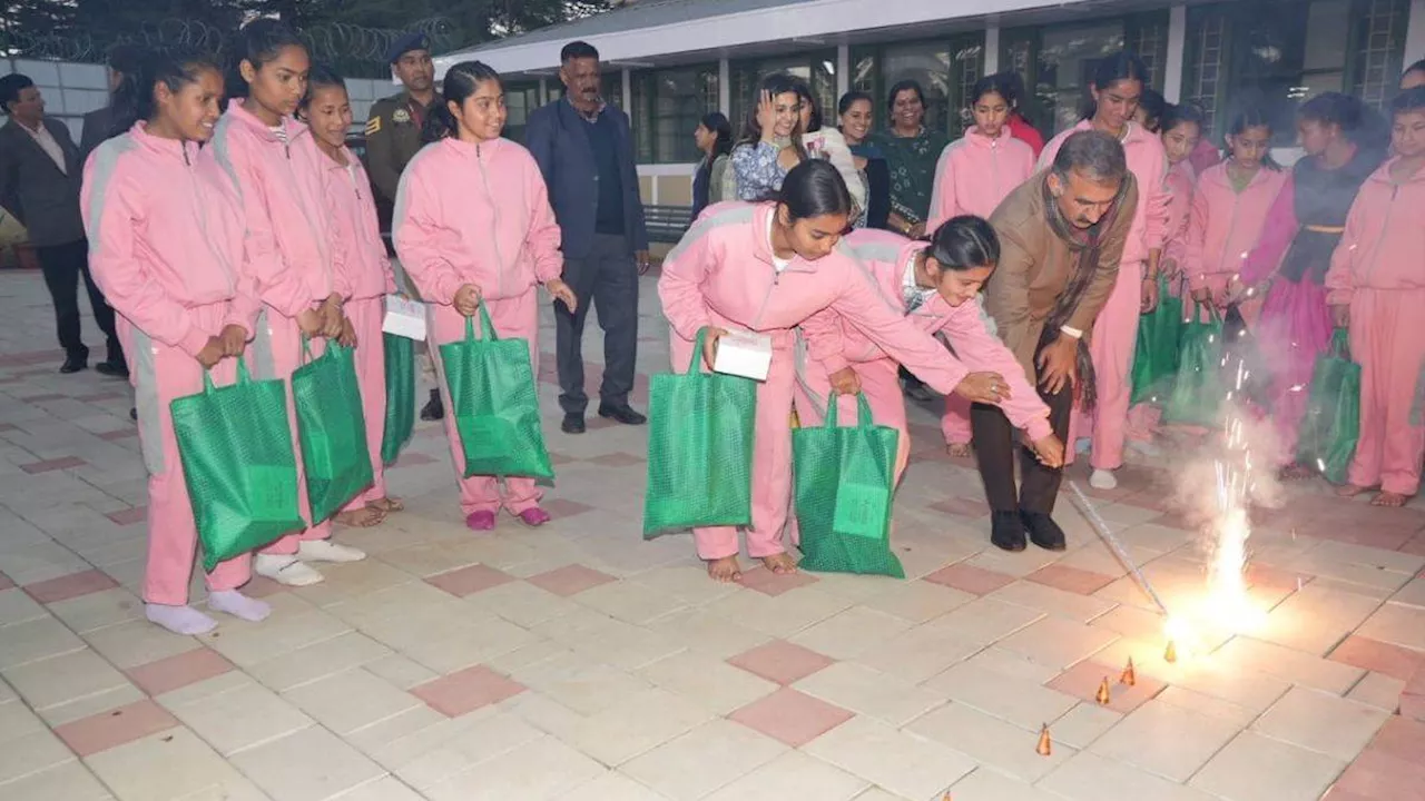 'शिक्षा के अलावा भ्रमण का खर्च भी उठाएगी सरकार', सीएम सुक्खू ने अनाथ बच्चों के साथ मनाई दीवाली; लक्ष्मी पूजा की