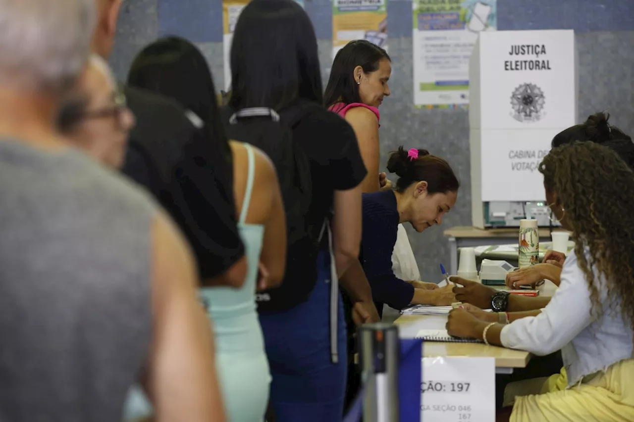 Mulheres formaram 'barreira de contenção' contra aliados de Bolsonaro em BH, Curitiba e Goiânia, indicam pesquisas