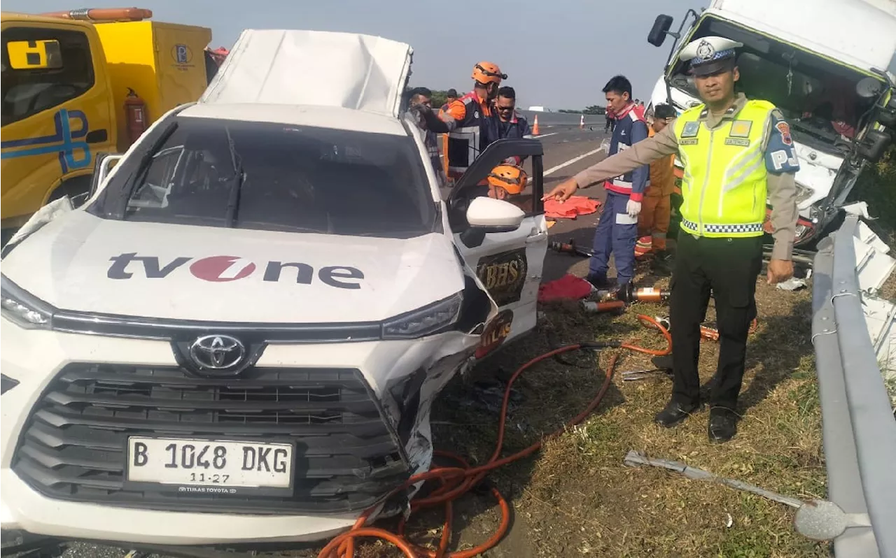 Mobil Pembawa Kru TvOne Kecelakaan di Tol Pemalang-Semarang, 3 Orang Meninggal Dunia, 2 Luka-Luka