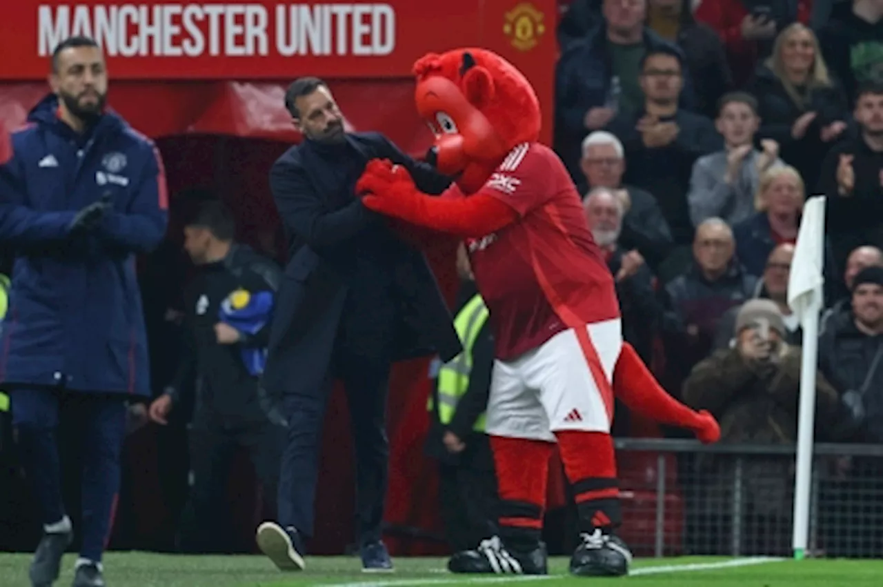 Interim manager Van Nistelrooy hoping to remain at Man United even if after Ten Hag’s permanent replacement named