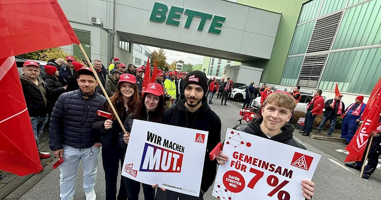 Salzkottener und Delbrücker Metaller streiken gemeinsam