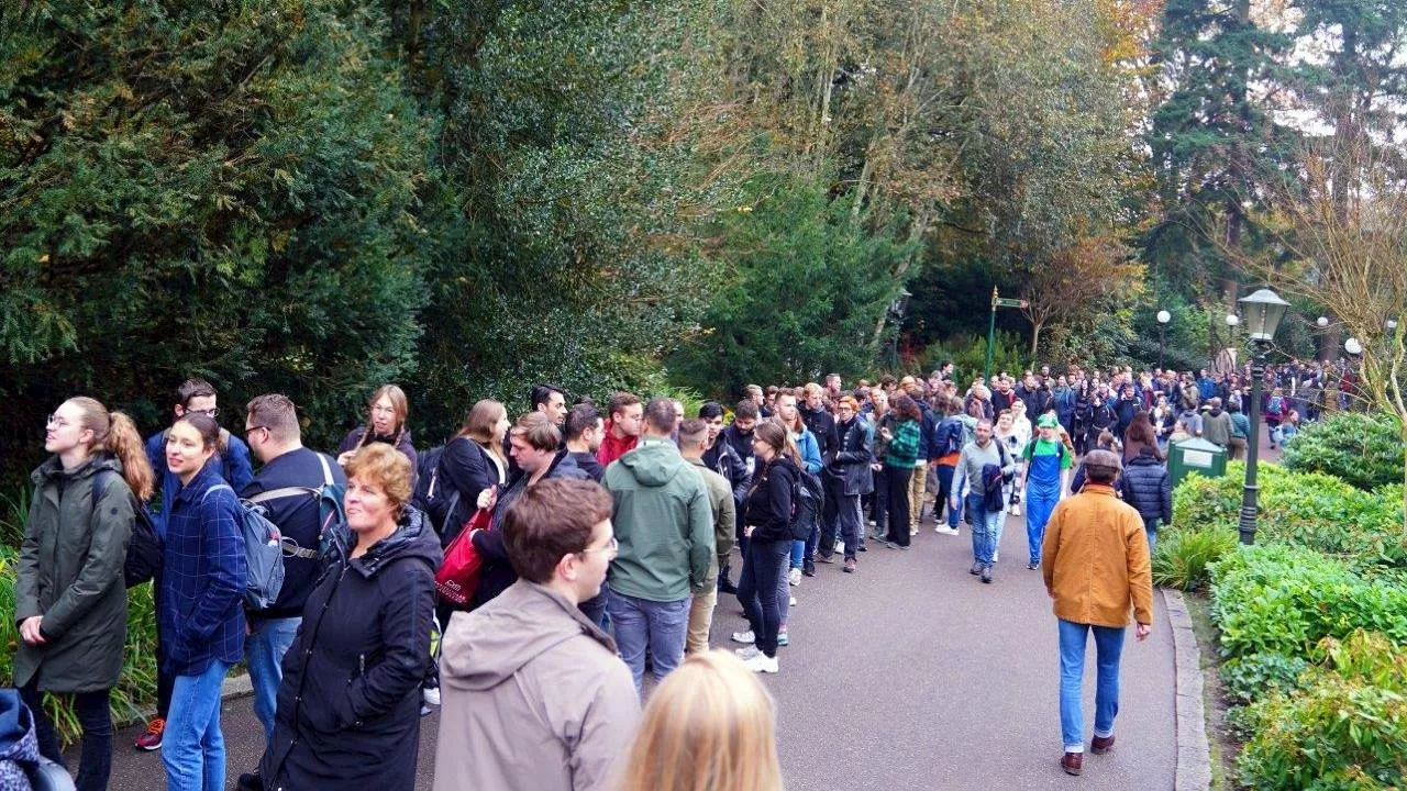 Efteling is dicht, maar bezoekers nog steeds in de rij voor Danse Macabre