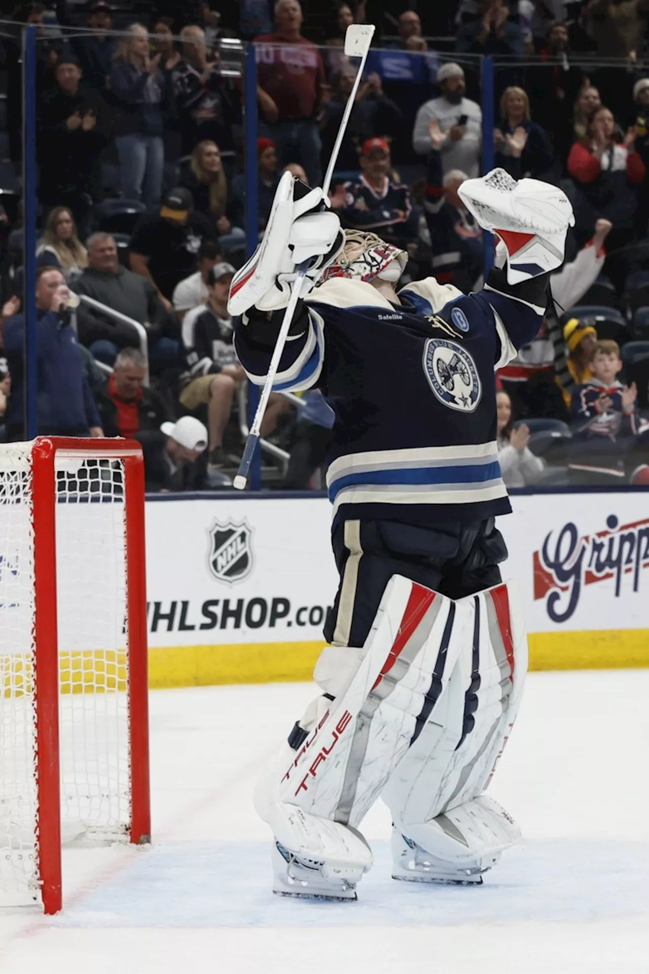 Columbus shuts out Islanders, Jets back to winning ways