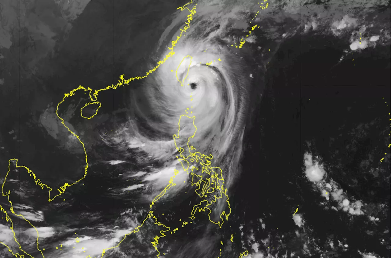 Super Typhoon Leon starts moving away from Batanes, heading for Taiwan