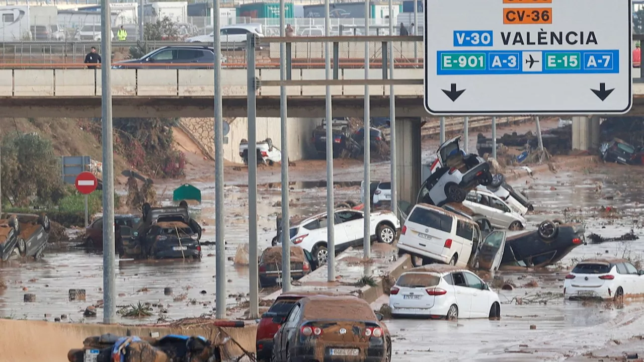 Spain floods latest: Looting breaks out as flood deaths surpass 150