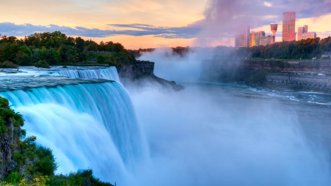 Mum, two young kids including baby dead after jumping off Niagara Falls