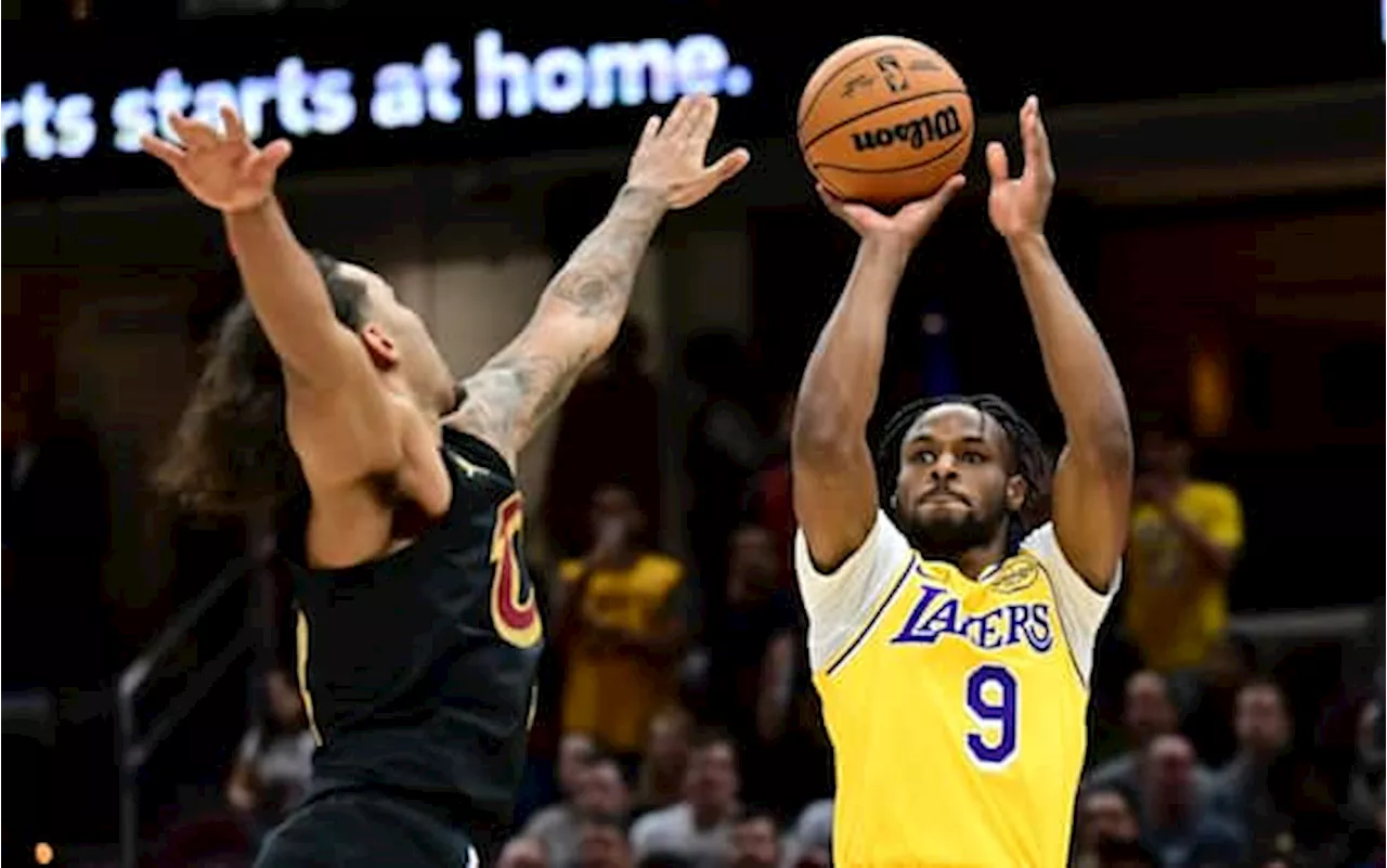 NBA, Bronny James segna il primo canestro della carriera nella sua Cleveland. VIDEO