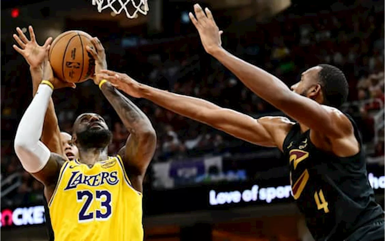 NBA, risultati della notte: Cleveland batte anche i Lakers, New York passa a Miami