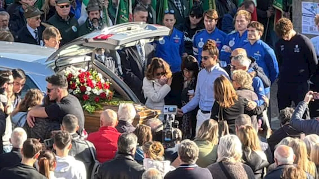 Funerali Matilde Lorenzi, in migliaia per l'ultimo saluto a Giaveno