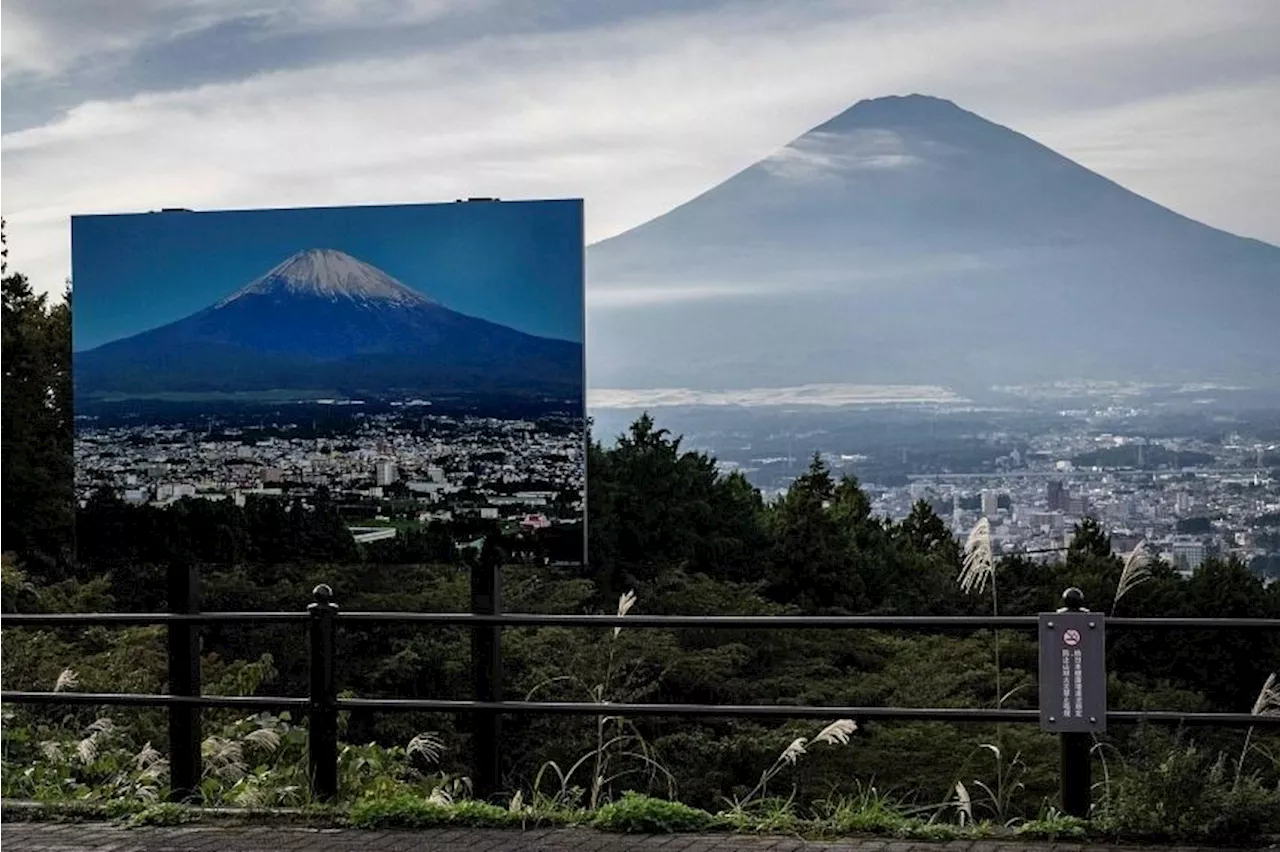 Snow forecast next week on Mt Fuji, at last