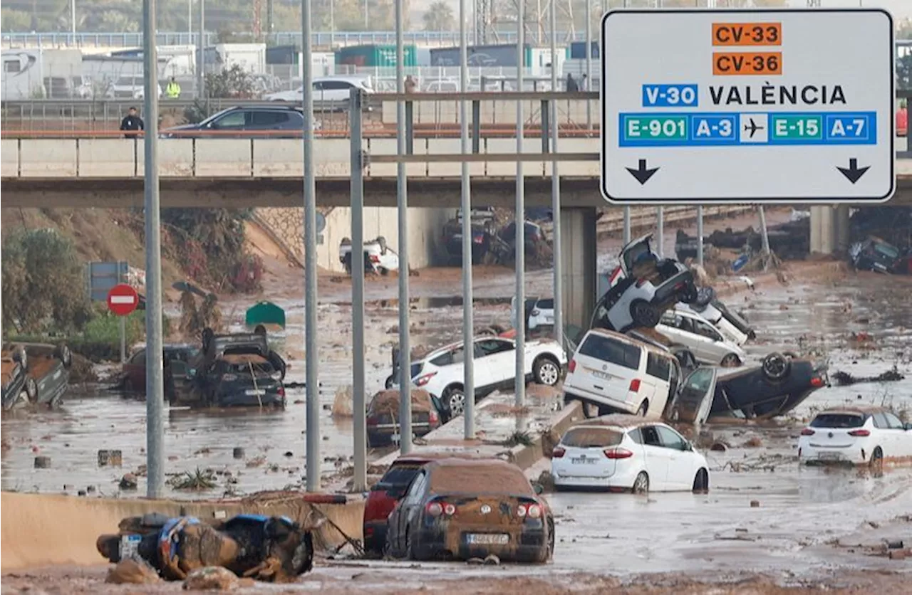 Spanish rescue teams hunt for missing after deadly floods