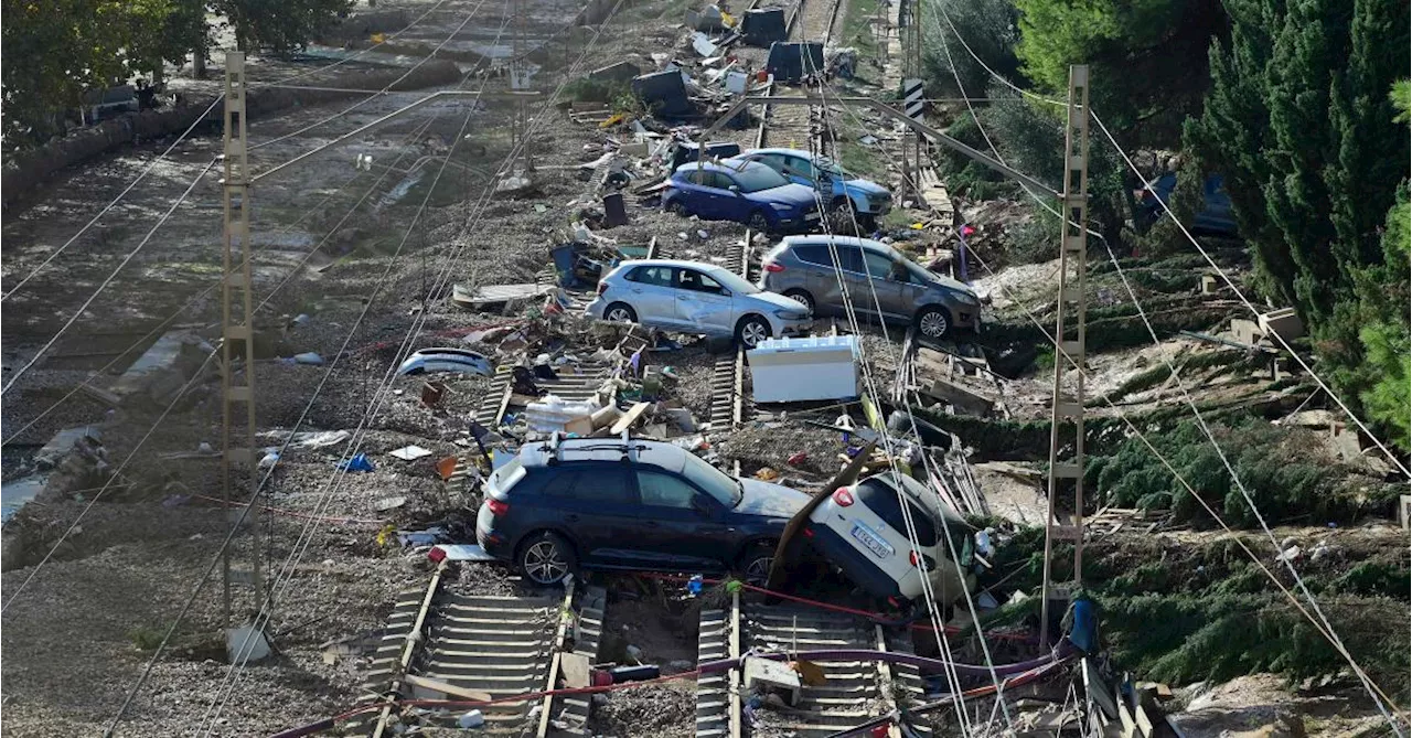 – Inondations dévastatrices en Espagne : au moins 158 morts, mais le bilan va s’alourdir, il y a encore