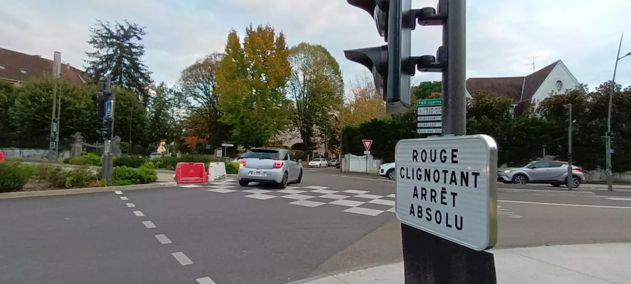 Pau : des feux installés dans un giratoire de l’avenue du Général-de-Gaulle