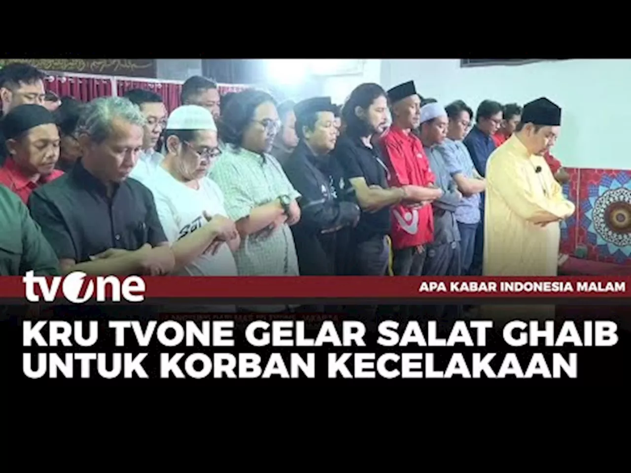 Karyawan Gelar Salat Ghaib untuk Jenazah Kru tvOne di Kantor Pulo Gadung