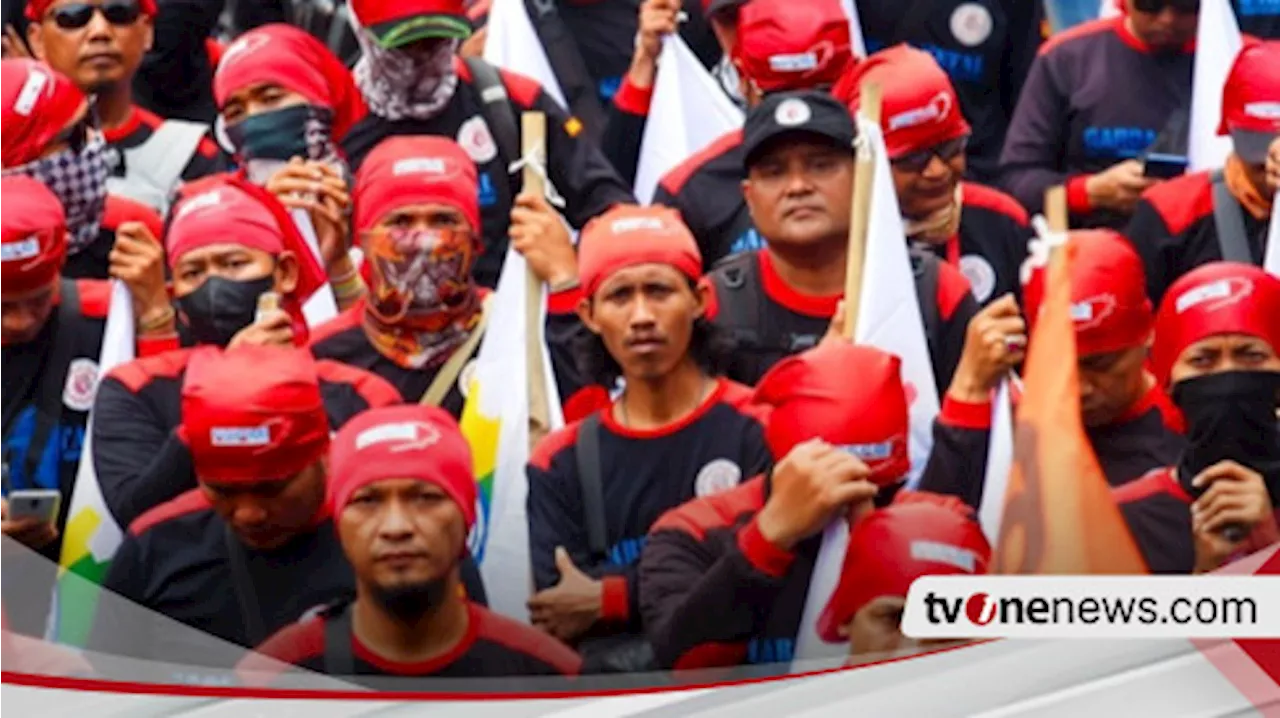 Ratusan Buruh Padati Patung Kuda, Kawal Putusan Judicial Review UU Cipta Kerja