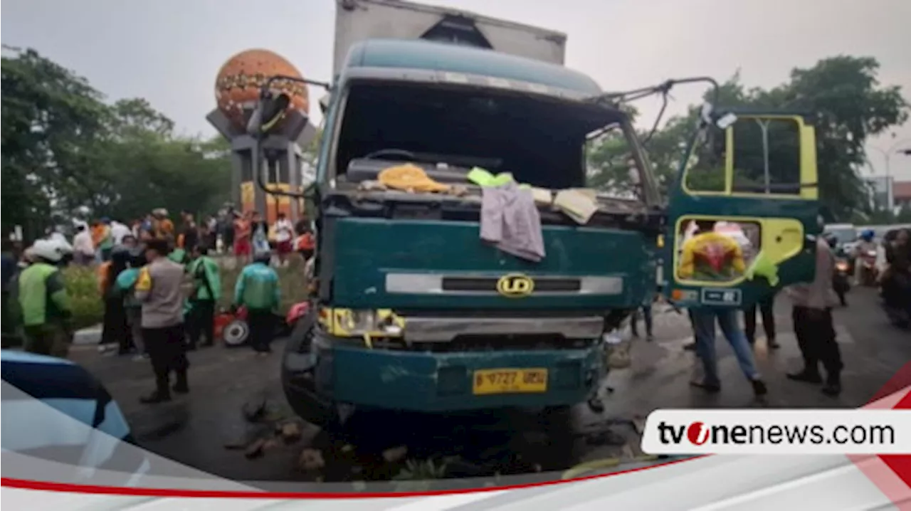 Truk Kontainer Ugal-ugalan Tabrak Sejumlah Pengendara dan Melukai Empat Orang di Tangerang, Sopir Diamuk Massa