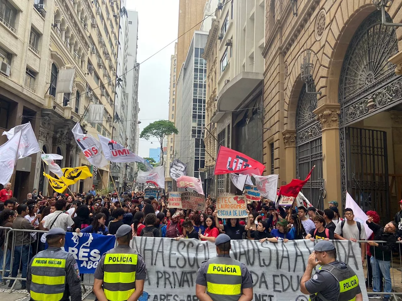 Justiça de São Paulo suspende terceirização das escolas do governo Tarcísio