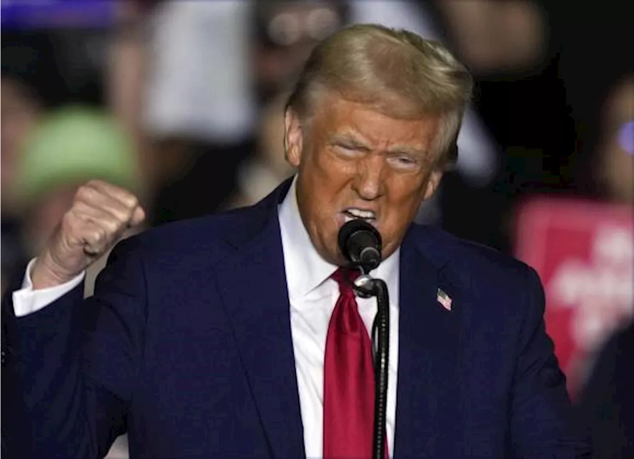 Trump asegura tratar mejor a latinos que los demócratas; califica a Harris y Biden de incompetentes