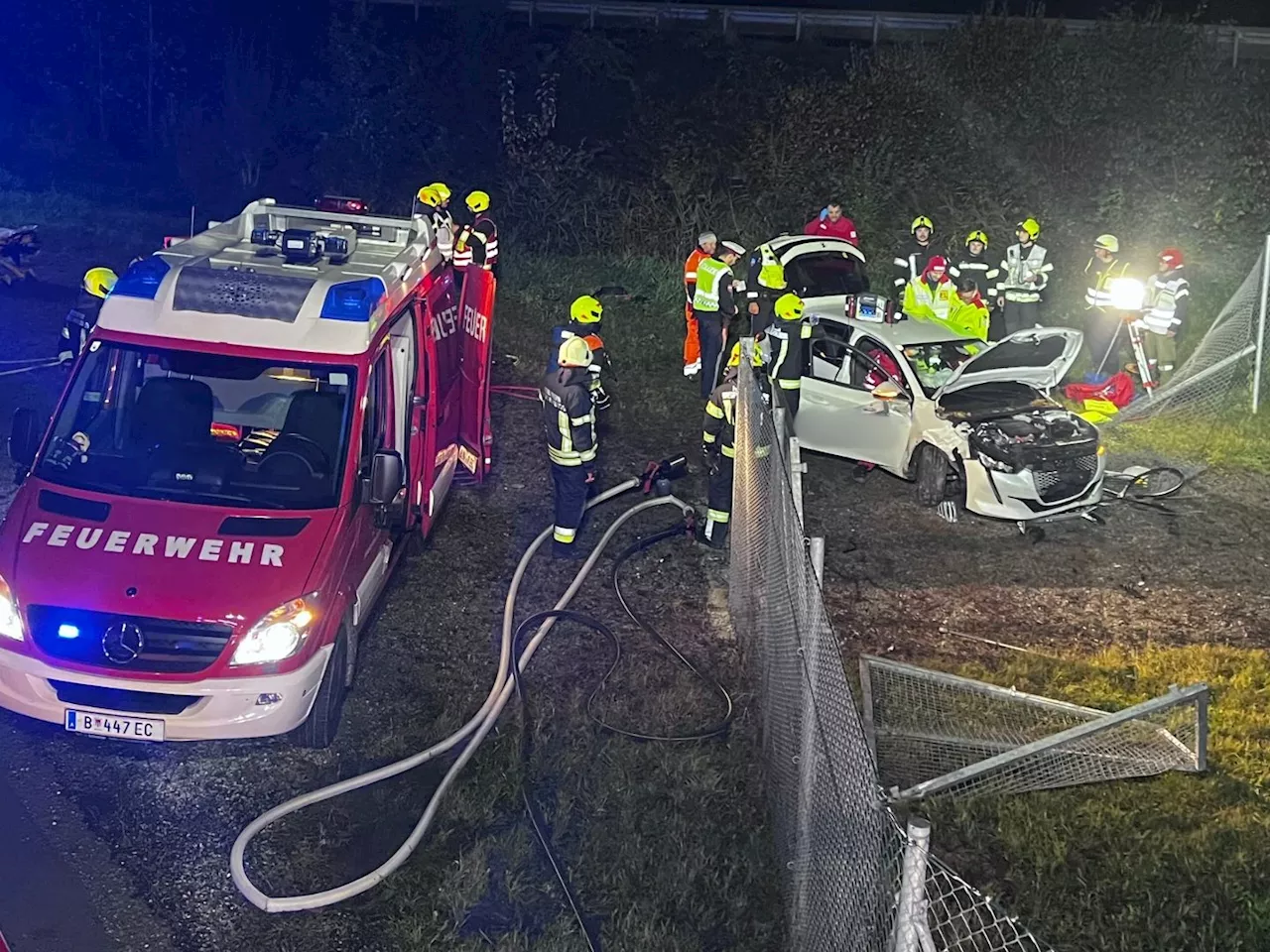 Durch Zaun gekracht: Unfall auf der Autobahnausfahrt Wolfurt