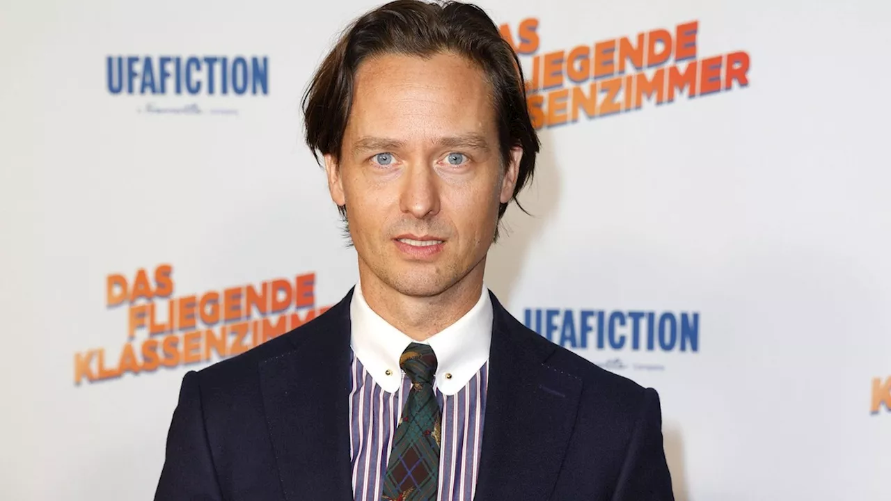 Tom Schilling im Star-Porträt: Netflix-Serie, Krankheit, Größe