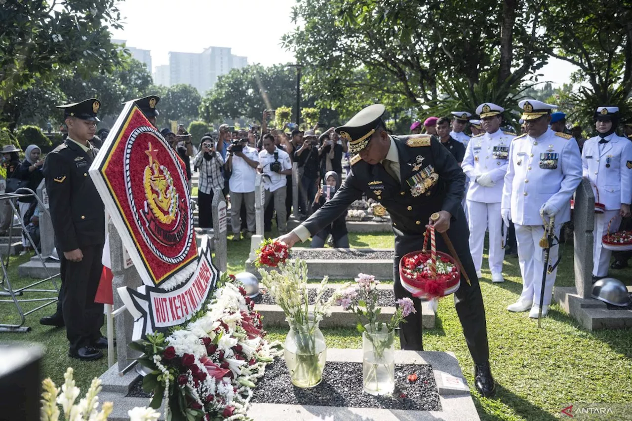 HUT Ke-79 TNI, Panglima dan jajaran petinggi ziarah ke TMP Kalibata