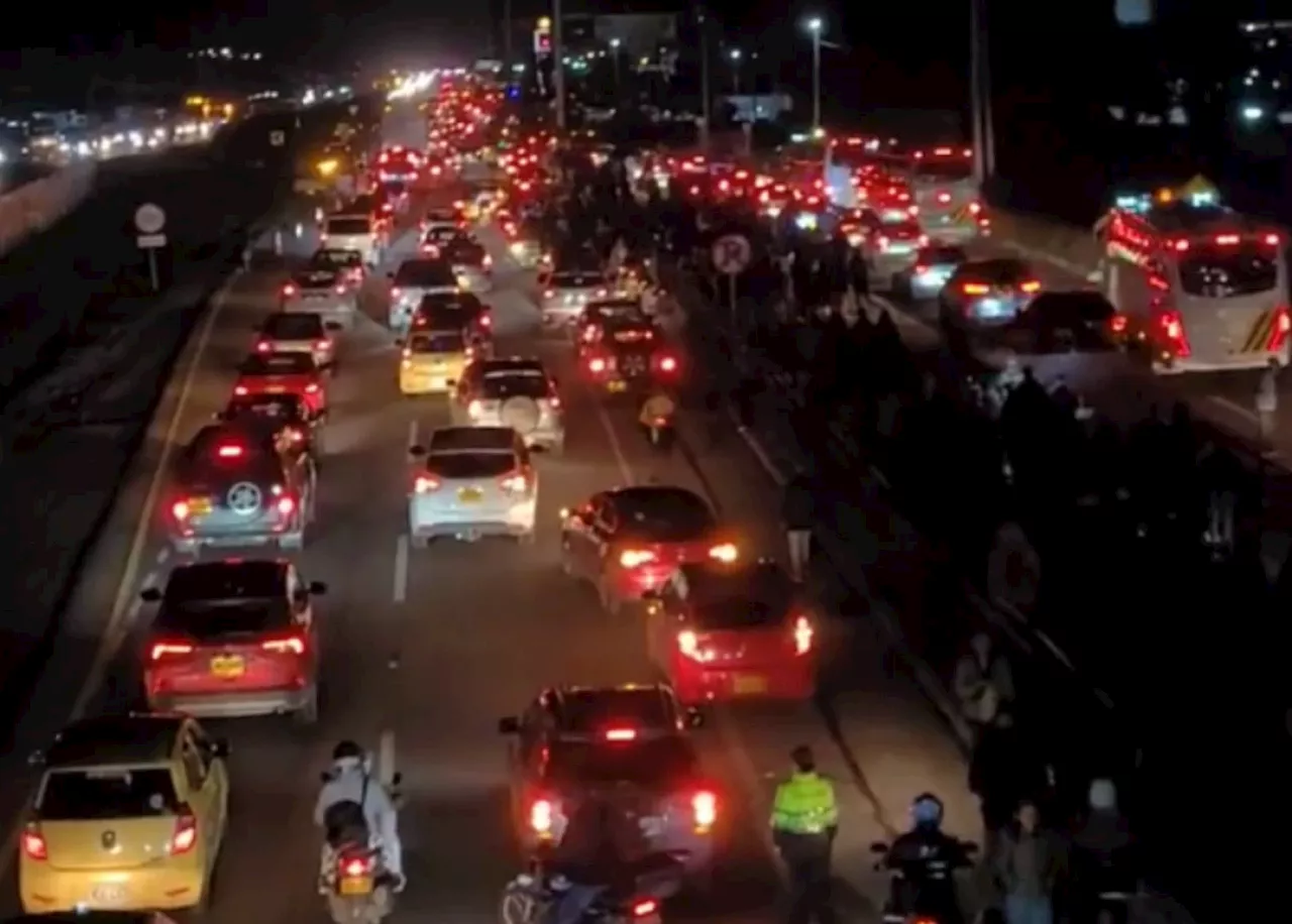 Fuerte trancón en la calle 80 de Bogotá este jueves; razón sería lamentable