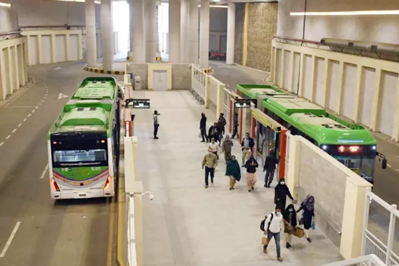 Federal Govt hands over Green Line Bus Service to Sindh soon