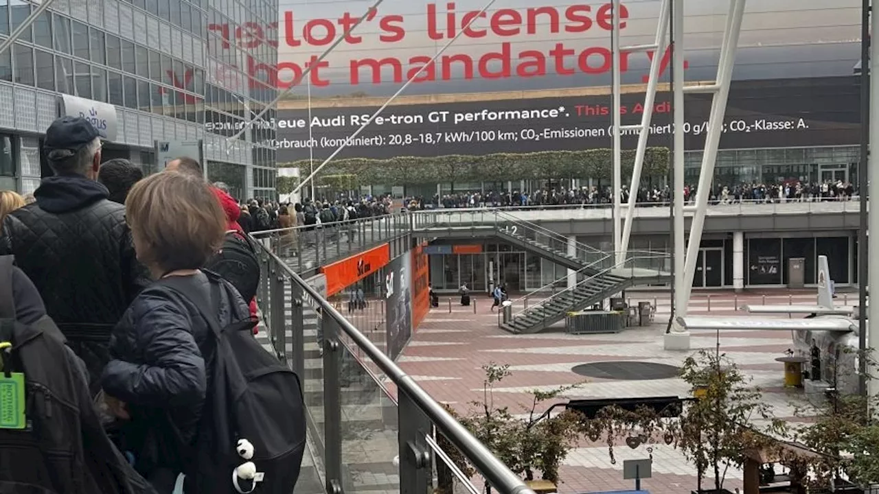 Stundenlanges Anstehen: Lange Schlangen am Flughafen München