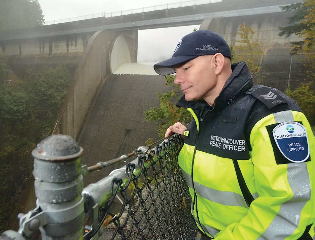 Rock slide near North Vancouver's Cleveland Dam threatens Capilano River