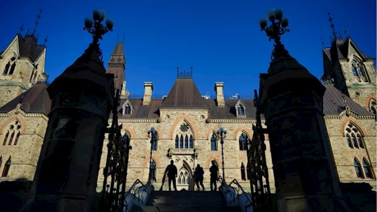 Ottawa police creating Parliament Hill unit following close calls with MPs