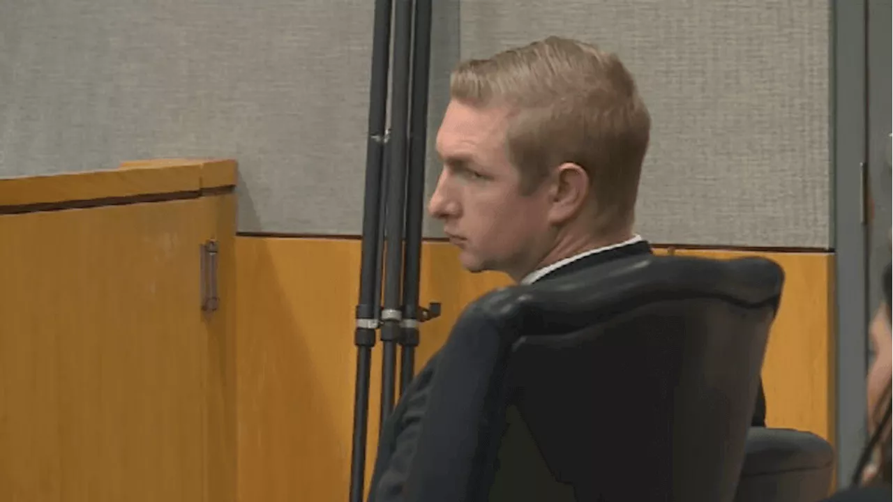 Judge allows APD officer's trial to continue after jurors found on phones, laptop