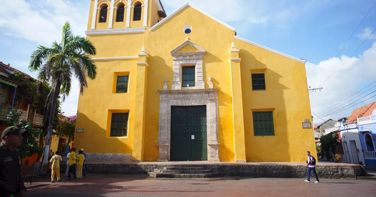 Restauran fachada de la Iglesia de la Santísima Trinidad en Getsemaní