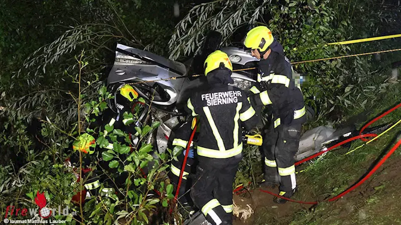 Oö: Nach Unfall in Sierning im Auto Eingeklemmter kann selbst Notruf absetzen