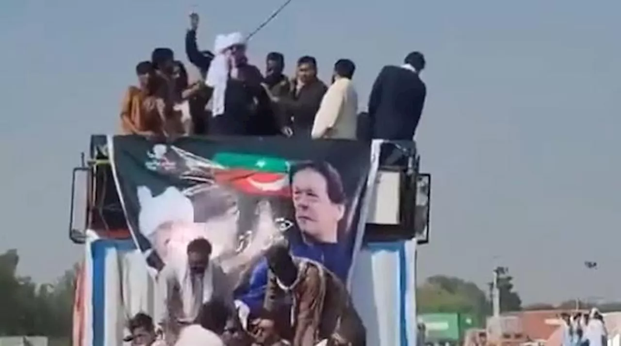 ڈی چوک احتجاج: وزیراعلیٰ پختونخوا کا قافلہ موٹروے پر پتھر گڑھ کے مقام پر پہنچ گیا