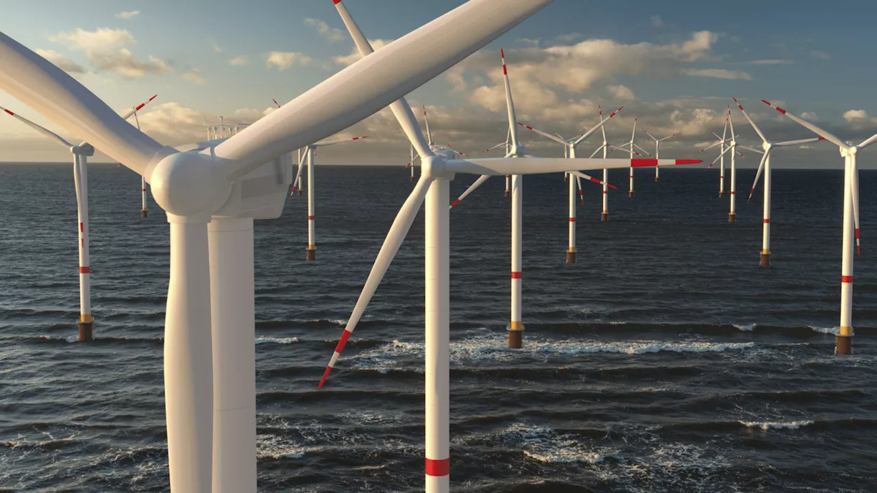 Siemens unveils first 354-ft turbine blade for 1.4GW offshore wind farm